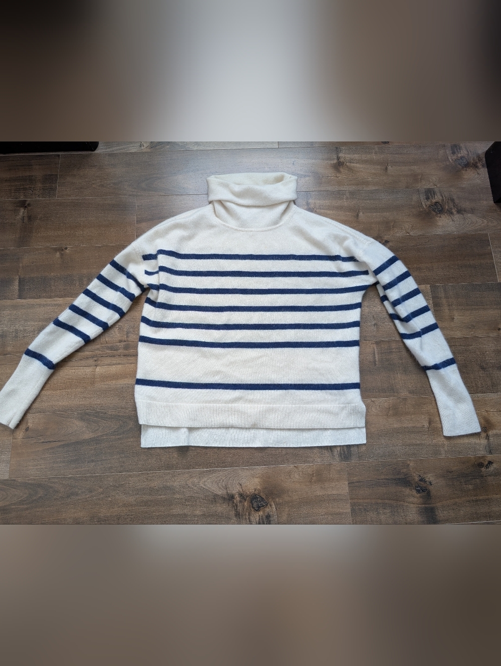 100% Cashmere Sweater Sz Small